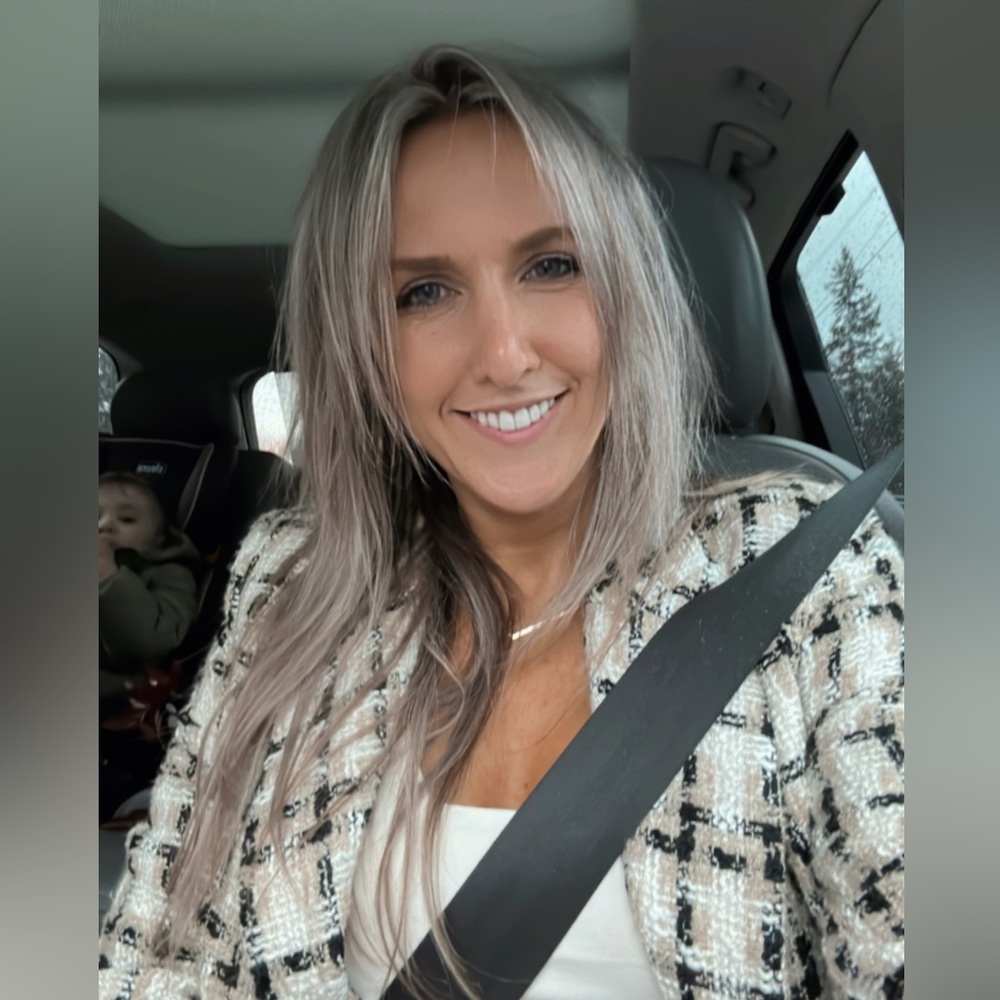 Meet your Posher, Larisa